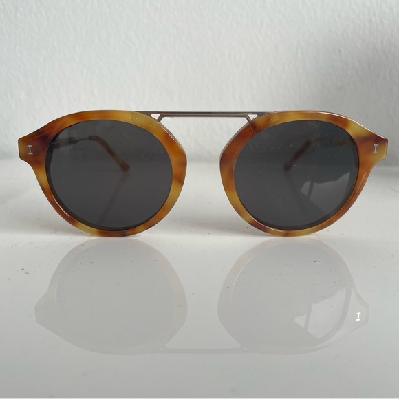 Illesteva Puglia Sunglasses - Picture 4 of 8